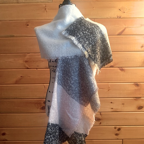 2 Large Scarves. Navy, Black, Cream. Pink Brown Cream.  See pictures for details - Picture 2 of 9